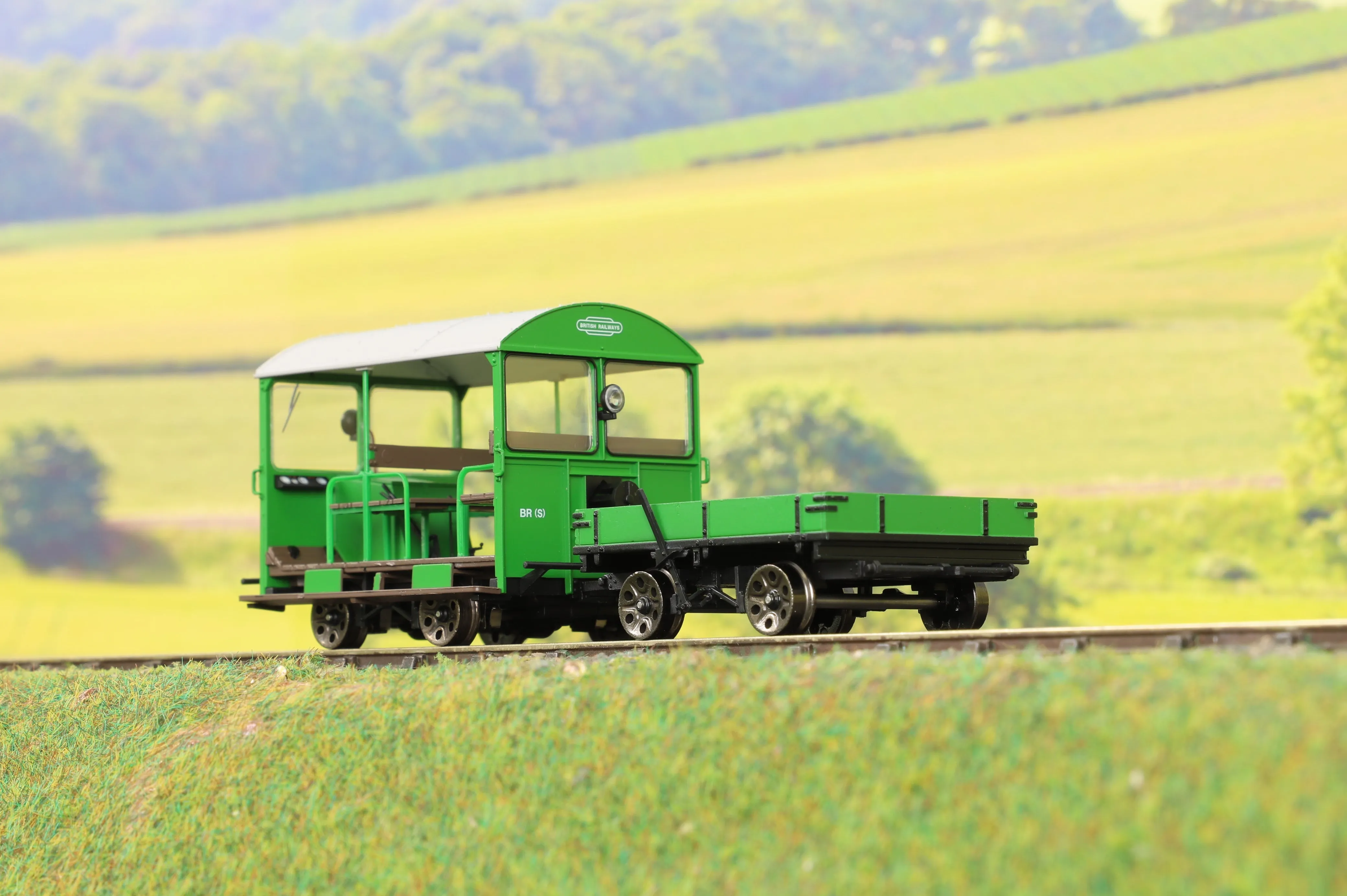 Ellis Clark Trains E1017 Finescale O Gauge Wickham Trolley & Trailer, BR (SR) Green 'DS3321'