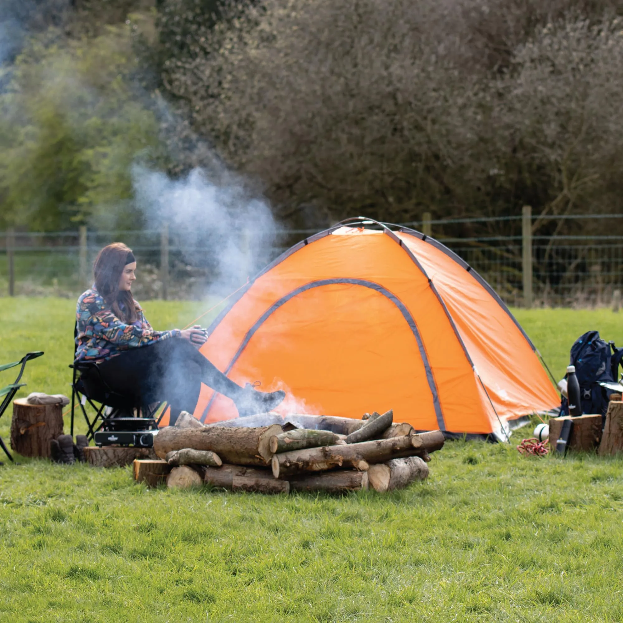 Milestone Camping 18849 Dome Tent/Sleeps 4 People/Water Resistant/Portable Carry Bag Included/Double Zipper Door & Mesh Window / 130cm x 210cm x 240cm